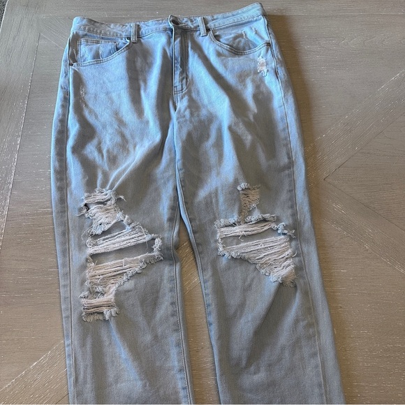 No Boundaries Denim - Relaxed Light Blue Distressed Jeans